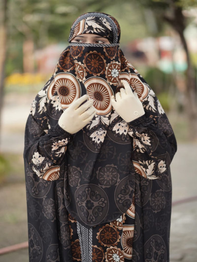 লাক্সারি আবায়া